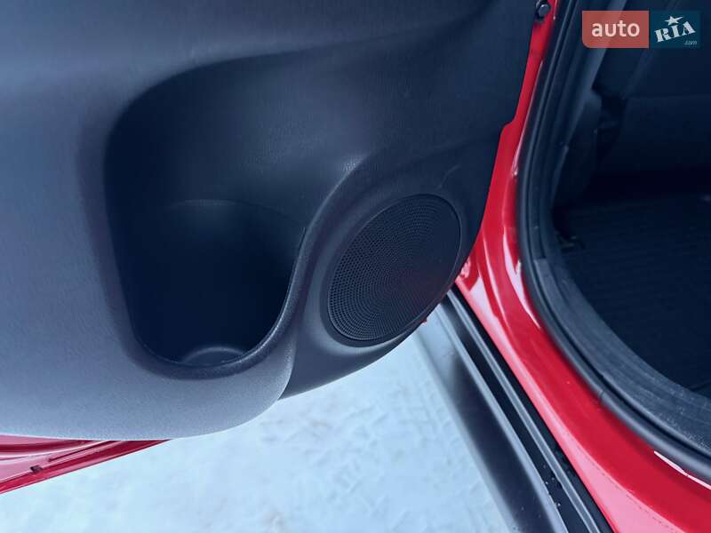 Внедорожник / Кроссовер Nissan Juke 2016 в Львове фото 125 Внедорожник / Кроссовер Nissan Juke 2016 в Львове