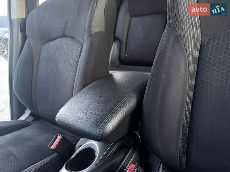 Внедорожник / Кроссовер Nissan Juke 2011 в Полтаве