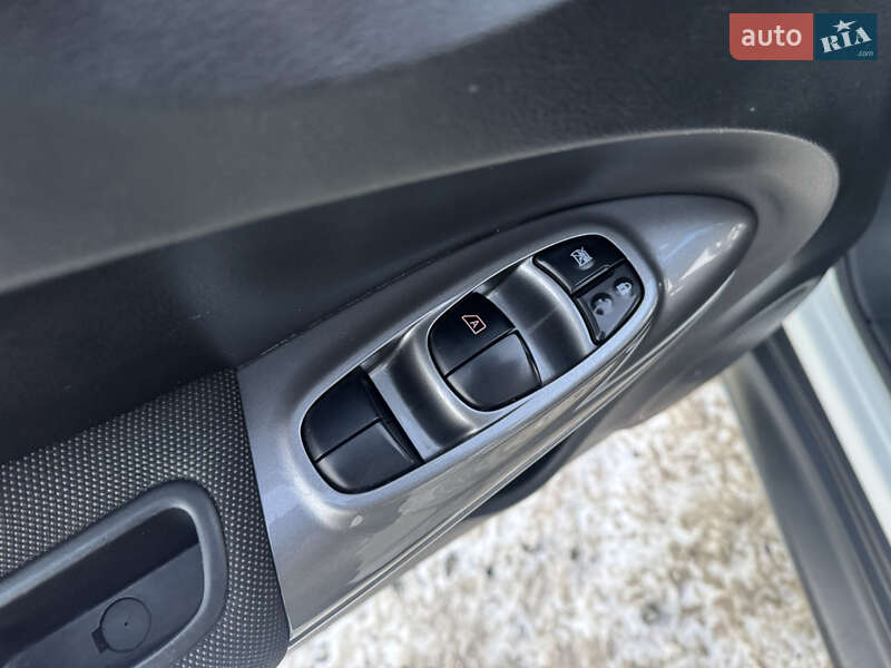 Внедорожник / Кроссовер Nissan Juke 2011 в Полтаве