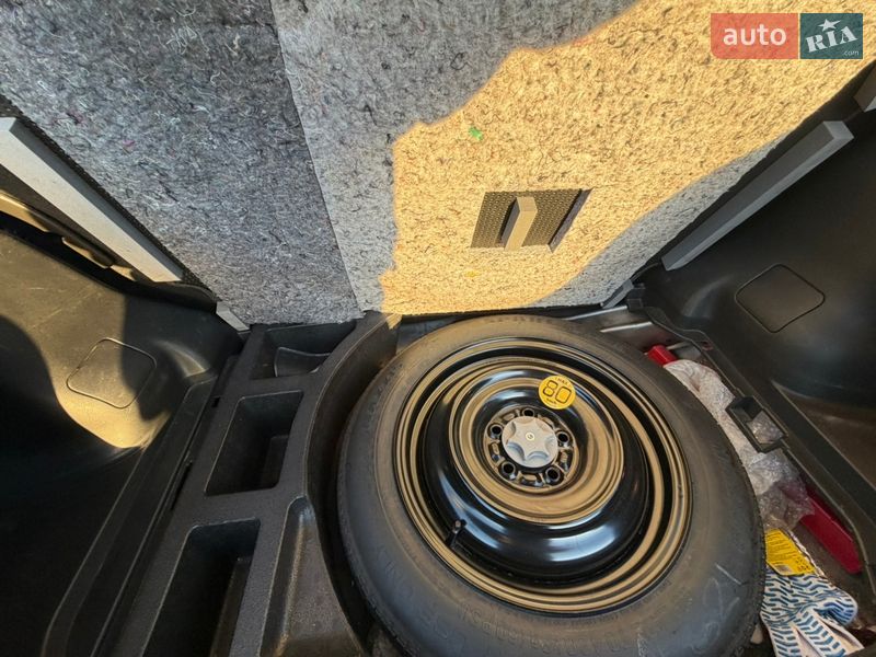 Внедорожник / Кроссовер Nissan Juke 2012 в Буче