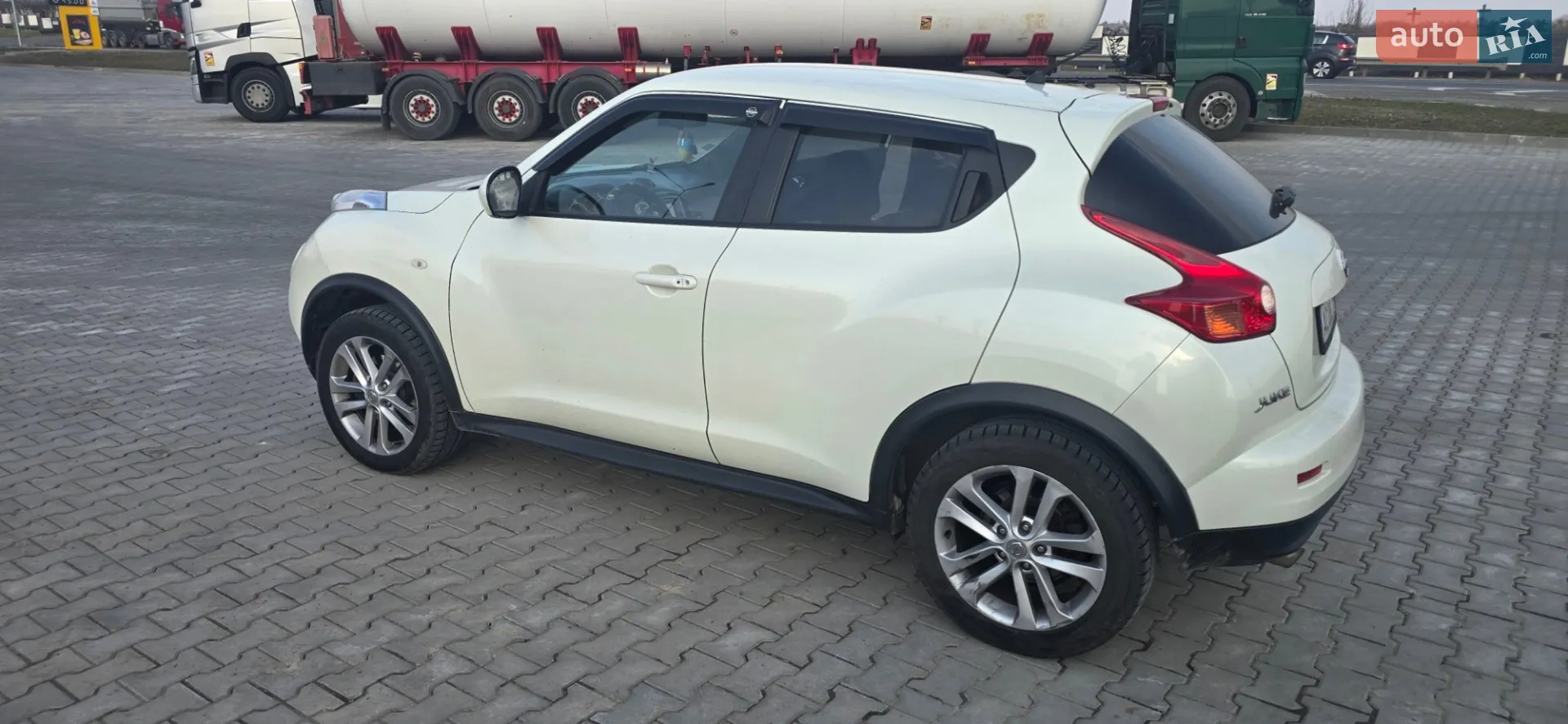2011 Nissan Juke - мініатюра 2