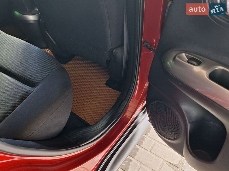 Позашляховик / Кросовер Nissan Juke 2013 в Броварах фото 31 Позашляховик / Кросовер Nissan Juke 2013 в Броварах