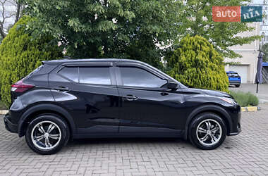 Позашляховик / Кросовер Nissan Kicks 2021 в 