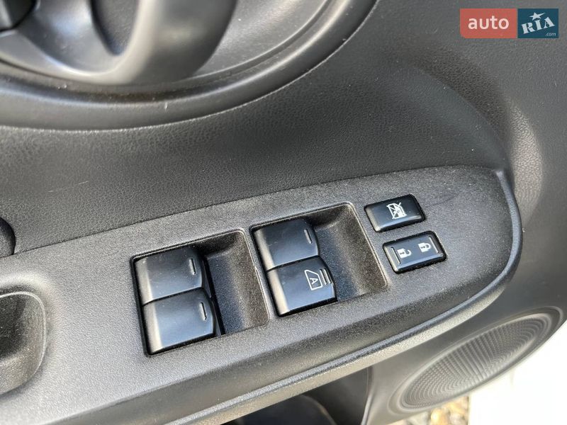 Седан Nissan Latio 2012 в Киеве