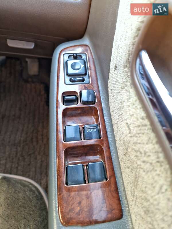 Седан Nissan Laurel 1994 в Одессе