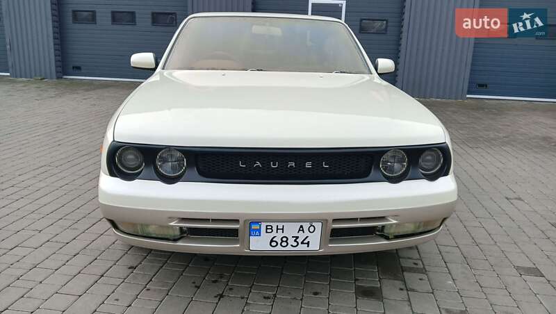 Седан Nissan Laurel 1993 в Одесі
