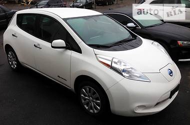 Седан Nissan Leaf 2015 в Киеве