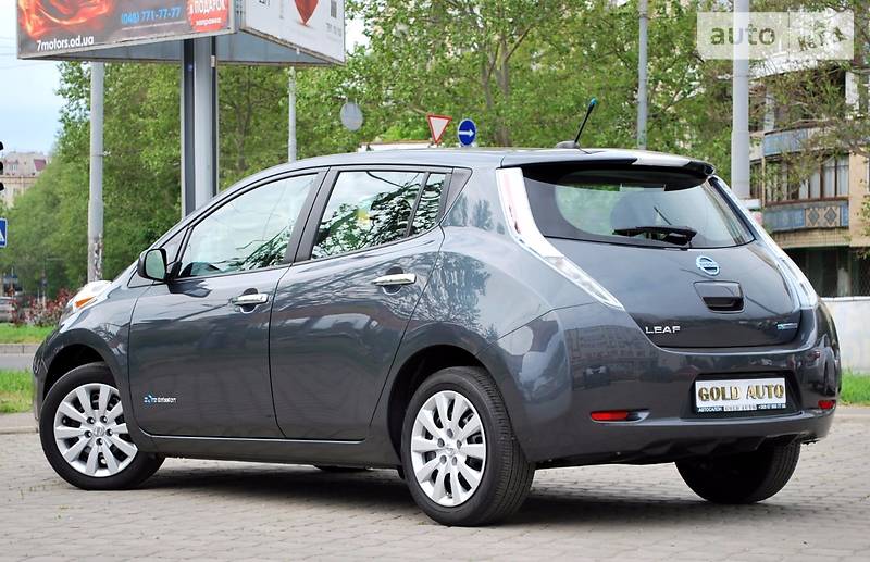 Хэтчбек Nissan Leaf 2013 в Одессе