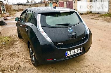 Седан Nissan Leaf 2014 в Николаеве