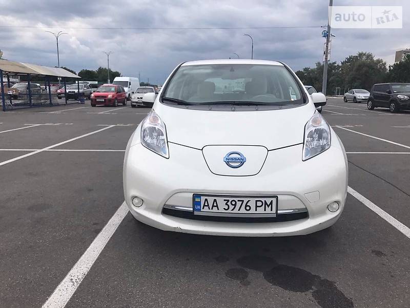 Nissan Leaf 2015 року