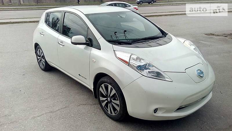 Nissan Leaf 2015 года
