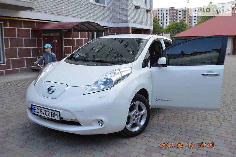 Седан Nissan Leaf 2013 в Тернополе