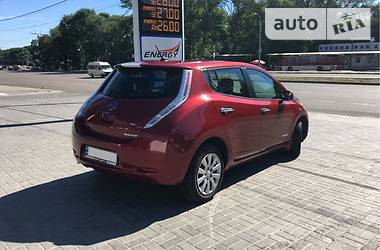 Хетчбек Nissan Leaf 2015 в Дніпрі