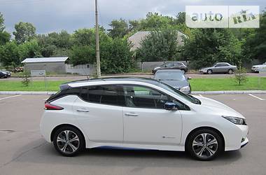 Хэтчбек Nissan Leaf 2018 в Киеве