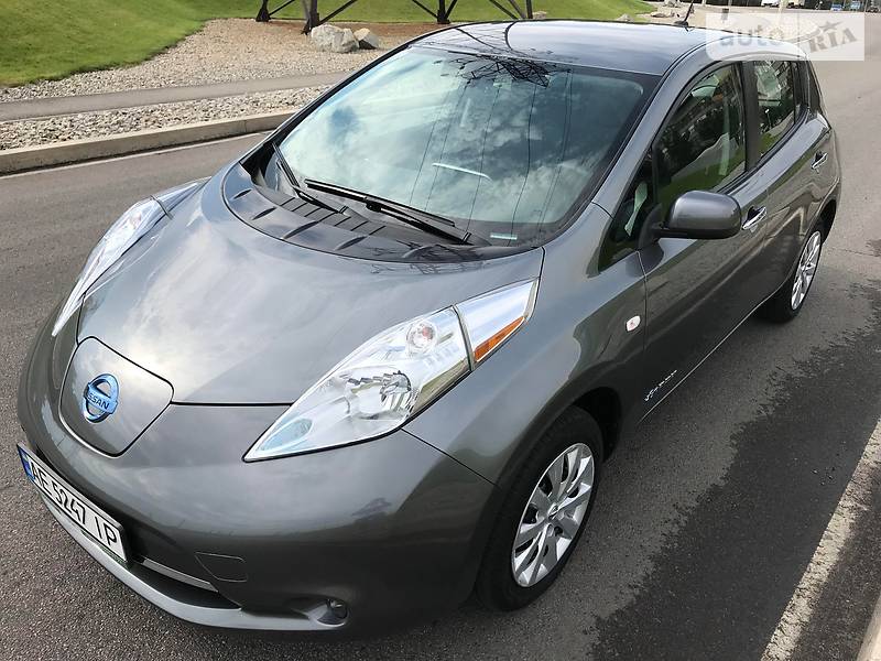 Хэтчбек Nissan Leaf 2015 в Днепре