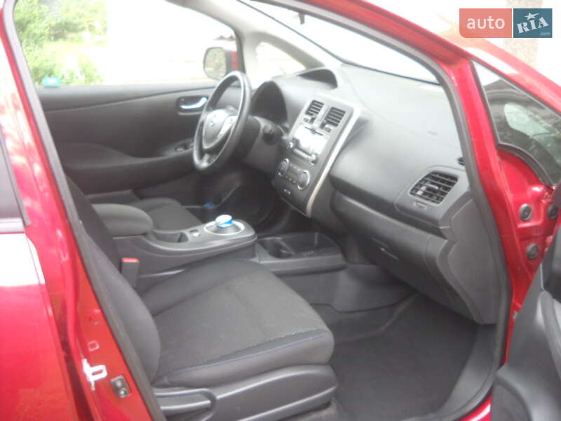 Хетчбек Nissan Leaf 2015 в Чорткові
