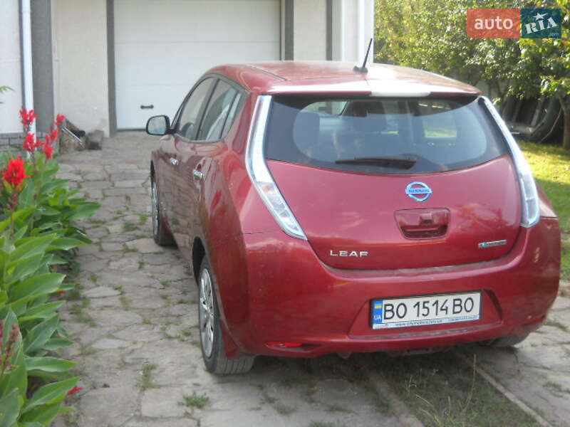 Хетчбек Nissan Leaf 2015 в Чорткові