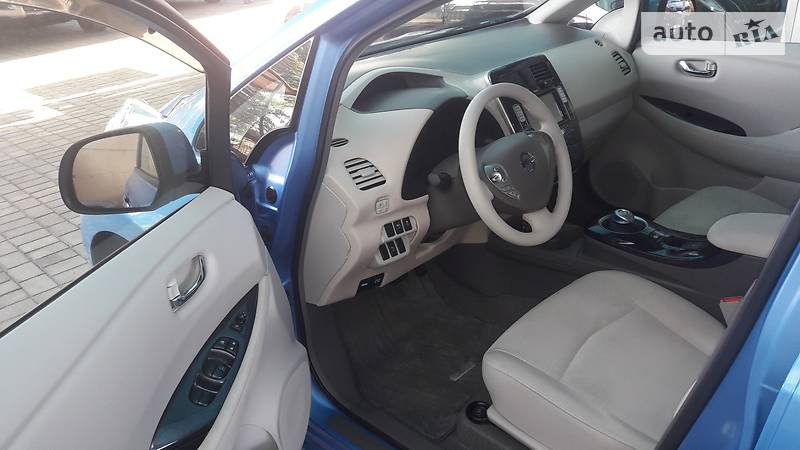 Хетчбек Nissan Leaf 2011 в Кривому Розі