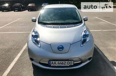 Седан Nissan Leaf 2010 в Києві