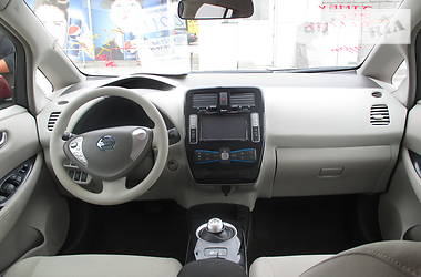 Хетчбек Nissan Leaf 2011 в Дніпрі