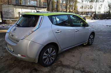 Хэтчбек Nissan Leaf 2013 в Днепре