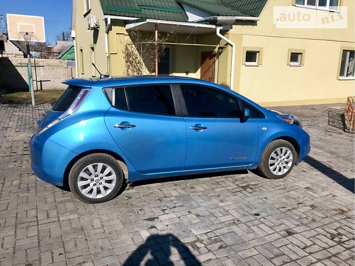 Хетчбек Nissan Leaf 2013 в Кам'янському