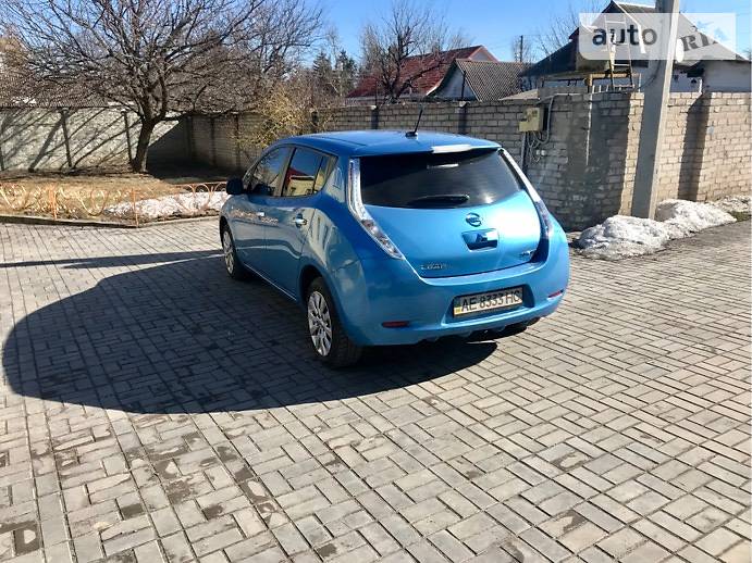 Хетчбек Nissan Leaf 2013 в Кам'янському
