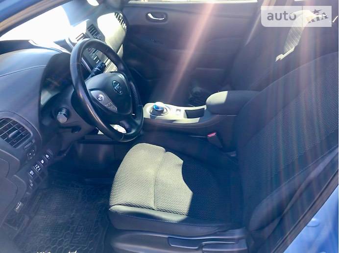 Хетчбек Nissan Leaf 2013 в Кам'янському