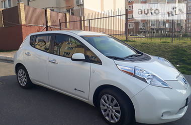 Хэтчбек Nissan Leaf 2015 в Киеве