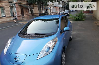 Хетчбек Nissan Leaf 2013 в 