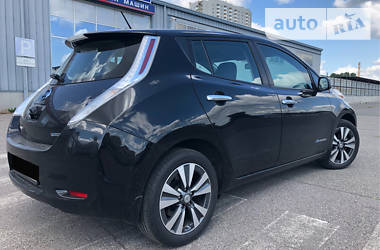 Хетчбек Nissan Leaf 2015 в 