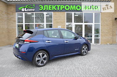 Хетчбек Nissan Leaf 2018 в 