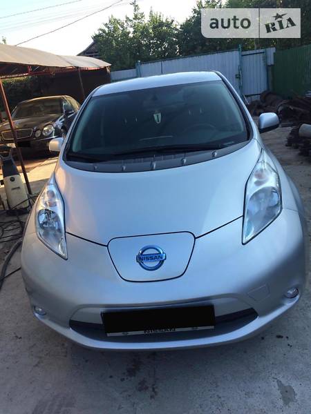 Хетчбек Nissan Leaf 2015 в Києві