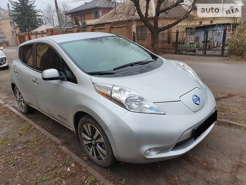 Хетчбек Nissan Leaf 2015 в Києві