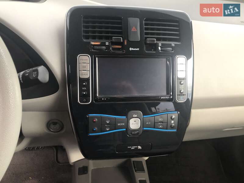 Хетчбек Nissan Leaf 2011 в Миколаєві