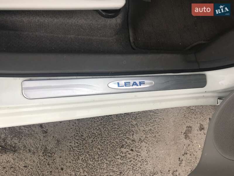 Хетчбек Nissan Leaf 2011 в Миколаєві