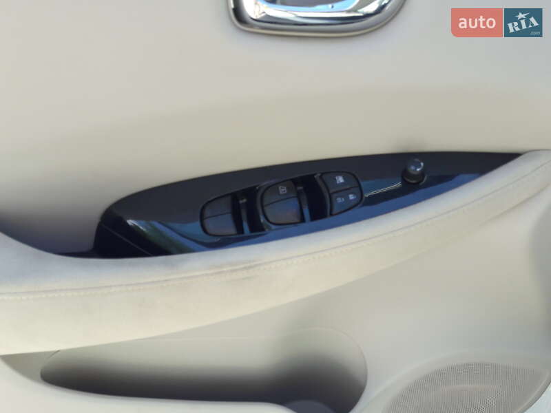 Хетчбек Nissan Leaf 2011 в Миколаєві
