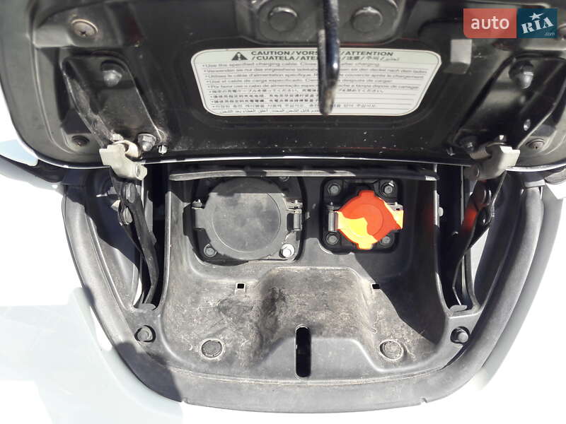 Хетчбек Nissan Leaf 2011 в Миколаєві