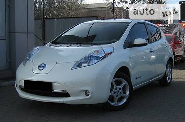 Хетчбек Nissan Leaf 2012 в 