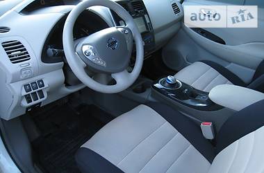 Хетчбек Nissan Leaf 2012 в 