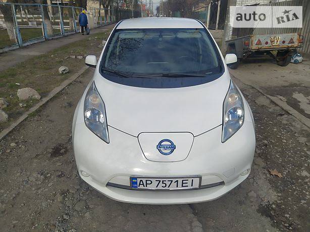 Хетчбек Nissan Leaf 2014 в 