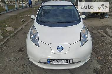 Хетчбек Nissan Leaf 2014 в 