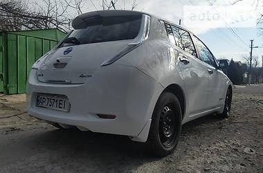 Хетчбек Nissan Leaf 2014 в 