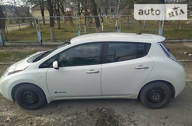 Хетчбек Nissan Leaf 2014 в 