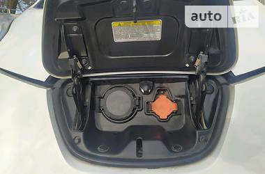 Хетчбек Nissan Leaf 2014 в 