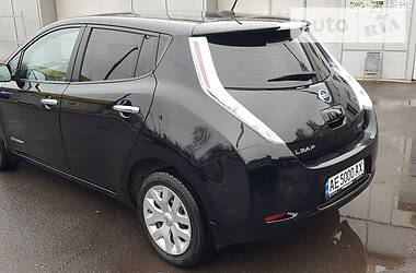 Хетчбек Nissan Leaf 2013 в 