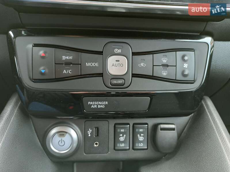 Хетчбек Nissan Leaf 2018 в Шептицькому