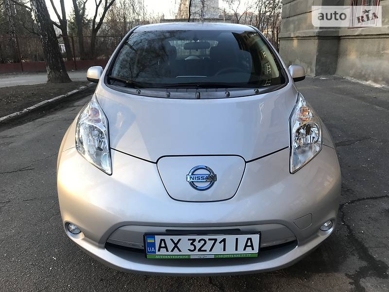 Хетчбек Nissan Leaf 2016 в 