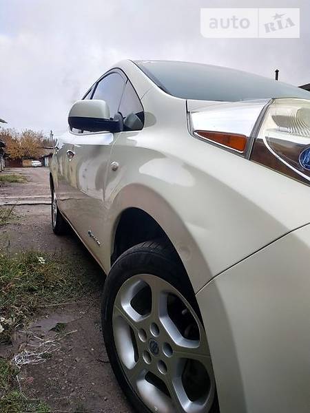 Универсал Nissan Leaf 2011 в Мариуполе