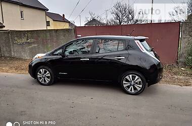 Хетчбек Nissan Leaf 2013 в 